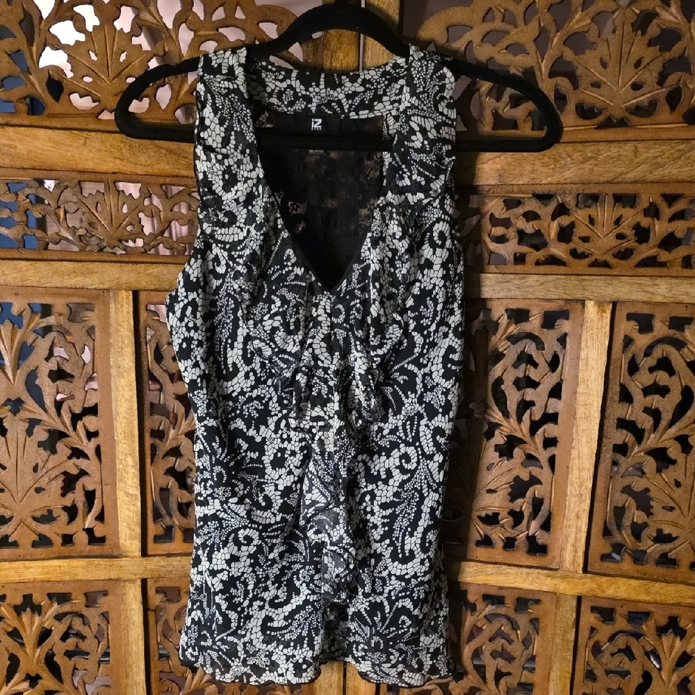 🌟 Iz Byer Black and White Floral Blouse